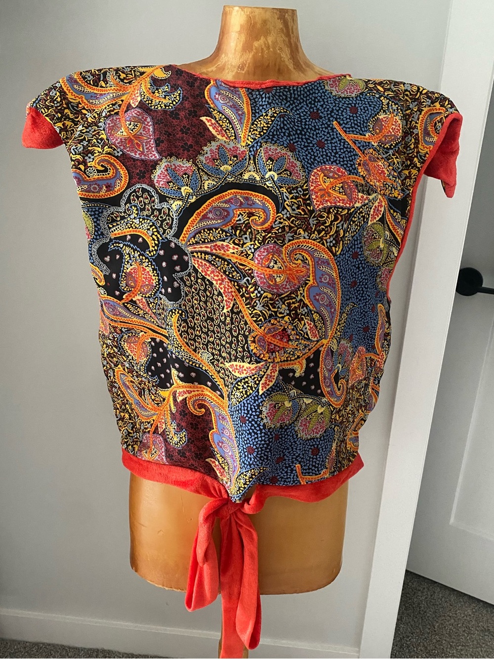 Vintage Paisley Print Tie-Front Women's tank top in Multicolor psychedelic shirt
